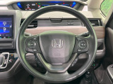 インテリアに合わせたデザインのステアリングは、運転される方のことも考え、運転しやすい形状、大きさです。是非一度、実際に触ってお確かめください。