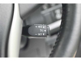 アクセルから足を離しても設定速度で走り続けてくれます。高速道路での長距離移動が楽になりますよ♪