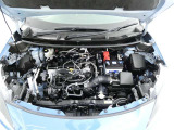 【エンジンルーム】・・・内外装だけでなくこちらもクリーニング済み。 納車までにもう1度しっかり点検いたしますので、安心してお乗りいただけると思います。