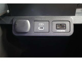 音声と映像が1本のケーブルで伝送できる便利なHDMIを装備しています。iPhoneやスマートフォンの画面と全く同じ画面がカーナビの画面に表示されるので、地図アプリや動画などのミラーリングが可能です。