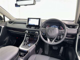 運転席まわりです。 各操作スイッチは使いやすい位置に配置されてます。