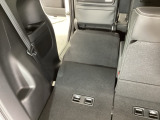 シートを倒せばラゲッジスペースも広々。仕事に、趣味に。とても頼もしいパートナーになる車です。