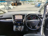 第2世代を迎えた予防安全パッケージ「Toyota Safety Sense」として、衝突被害軽減ブレーキ・アダプティブクルーズコントロール・レーンキープアシスト・障害物センサーを搭載。