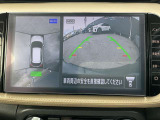 アラウンドビューモニターは、4個のカメラで真上から車を見たようにモニターで確認ができる日産の自慢の装備です。是非実際の車で体感してみてください。