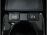 シートヒーター付:寒い日や夏の冷房中の冷えやすい肩・腰・脚部を暖めるシートヒーターが運転席・助手席に装備されています!Hi‐Loの切り替えも可能です♪