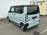 コンビネーションランプを高い位置に配置、後続車に見やすいデザインで安全にも配慮。