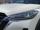 【LEDヘッドライト】悪天候や夜間走行時も良好な視界を確保し安心して運転できる高輝度LEDヘッドライトを装備!