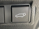 【パワーバックドア】スマートキーや運転席のボタンを押すだけでリアゲートが自動で開閉します!荷物を持っている時や、高い位置にあるバックドアを閉める際に便利な機能です♪