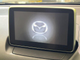 【マツダコネクトナビ】車内の雰囲気にマッチした一体型タイプのナビ。各種車輌設定やBluetooth再生等、様々な機能が楽しめます。直感的なダイヤル操作が可能で、使い勝手も良好です。