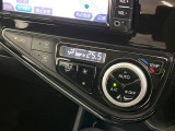 【オートエアコン】一度お好みの温度に設定すれば、車内の温度を検知し風量や温度を自動で調整。暑い&hellip;寒い&hellip;と何度もスイッチ操作をする必要はありません。快適な車内空間には必須の機能ですね♪
