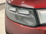 LEDヘッドライトは、点灯の瞬間から最大光量を発揮し、突然暗くなるトンネルなどでの安定感を高めます。