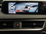 純正ナビ付です。もちろん車両後方を表示するバックガイドモニターが付いていて車庫入れ安心!