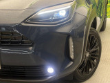 【LEDヘッドライト】悪天候や夜間走行時も良好な視界を確保し安心して運転できる高輝度LEDヘッドライトを装備!点灯速度が早く、消費電力も抑えられています。