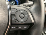 前方の車との車間を設定し、スピードを上げたり緩めたりを自動で行ってくれる追尾式の「レーダークルーズ」。上級装備の一つです!高級車にしかつかない嬉しい機能です。