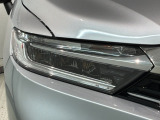 LEDヘッドライトは、点灯の瞬間から最大光量を発揮し、突然暗くなるトンネルなどでの安定感を高めます。