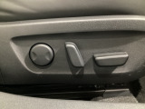運転席にはパワーシートを装備!シート位置を記憶するメモリー機能付きなのでご夫婦で2名分セットすると便利です♪