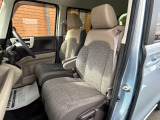 前席の画像です。是非運転席に座っていただき視界等をご確認ください。