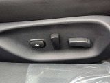 ドライバーごとの最適なシート位置を登録できるメモリー機能。ボタンひとつで自分好みのポジションへスムーズに復元可能です。