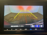 【バックカメラ】運転が苦手な方も車庫入れラクラクです!ギアをリバースに入れれば自動的に切り換わりますので、面倒な操作は不要です♪狭い駐車場もお車を傷つけず安心ですね!