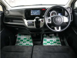 運転にかかわる様々な操作を安全に行えるように視点移動が少なく、操作性に配慮されたスイッチ類が凝縮されたコクピットです。