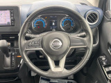 【純正革巻きステアリング】上質な革を使用することで、手にしっかり馴染みとても運転しやすいハンドルです♪