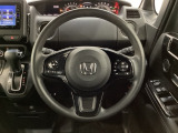 ハンドルにHondaセンシング系のクルーズコントロールやレーンキープアシストなどのスイッチと、オーディオの操作スイッチが装備されています。ハンドルから手を離さず安全に操作できます。