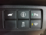 パーキングセンサーや横滑りを防ぐVSA等のスイッチ類は運転席の右側、手の届きやすい位置にあります。