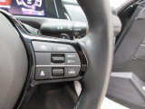 Hondaセンシングの機能のひとつ、アダプティブクルーズコントロール付!アクセルから足を離しても設定したスピードと前車との車間を保ち走行してくれます!車線維持もアシスト☆高速道路で疲労軽減ですね☆