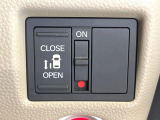 【パワースライドドア】スマートキーや運転席のスイッチでスライドドアの開閉が可能♪電動だから力を入れてドアを開ける必要が無く、小さいお子様でも、重い荷物を持っている時もラクに開け閉めできます♪