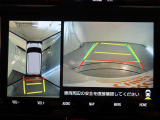 パノラミックビューモニター付きです。車両を上から見たような映像をモニター画面に表示。運転席からの目視では見にくい、車両周辺の状況をリアルタイムでしっかり確認できます。