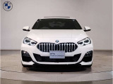 【キドニーグリル】BMWは約90年もの間、ほぼ全ての車両にひと目でBMWだと分かるこの特徴的なフロントグリルが備えられ、デザイン・アイコンとして親しまれてきました。