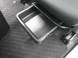 取り出しやすく、しまいやすい収納スペースが満載です。ティッシュやペットボトル等、用途に合わせた収納が可能ですので、使い方はあなた次第!