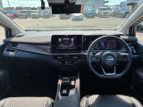 インパネ全体の写真で見た目もわかりやすく、使いやすいお車です。
