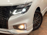 【LEDヘッドライト】悪天候や夜間走行時も良好な視界を確保し安心して運転できる高輝度LEDヘッドライトを装備!点灯速度が早く、消費電力も抑えられています。