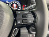 アダプティブクルーズコントロール(ACC)を装備。設定した車速内で前走車との適切な車間距離を維持しながら追従走行し、高速道路でのドライバーの運転負荷を軽減してくれるので長距離ドライブも楽々です