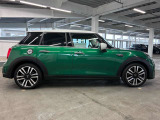 全てのMINIに全国のMINI正規ディーラーでご利用いただける保証をお付けしてご納車させていただいております(一部特殊車両を除く)。