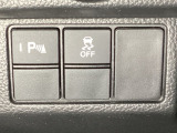 ハンドルの左下にHondaセンシング用の、VSA(ABS+TCS+横滑り抑制)解除スイッチなどがついています。