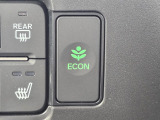 ワンタッチで省燃費走行をサポートするECONスイッチを装備。
