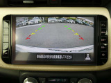 ギアを『R』に入れた後、カメラボタンを2回押すと、ナビ画面に後方の映像を映してくれるので、駐車がし易くなります。