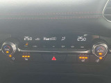 運転席&助手席には3段階調整が可能なシートヒーター機能だけでなく、ハンドルヒーターも付いており、冬場の寒い時には重宝されるアイテムです。