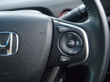 Hondaセンシングの機能のひとつ、アダプティブクルーズコントロール付!アクセルから足を離しても設定したスピードと前車との車間を保ち走行してくれます!車線維持もアシスト☆高速道路で疲労軽減ですね☆