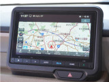 【8インチ Honda CONNECTナビ】8インチの大画面モニター。スマートフォンのような操作が可能なタッチパネルを採用し、ボタンを探すことなく直感的に操作できます。地デジ、Bluetooth対応。