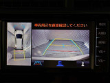 パノラミックビューモニター付きです。車両を上から見たような映像をモニター画面に表示。運転席からの目視では見にくい、車両周辺の状況をリアルタイムでしっかり確認できます。