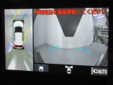 パノラミックビューモニター付きです。車両を上から見たような映像をディスプレイオーディオ画面に表示。運転席からの目視だけでは見にくい、車両周辺の状況をリアルタイムでしっかり確認できます。