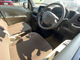 ドライバーを中心の操作性の良い運転席