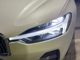 【LEDヘッドライト】悪天候や夜間走行時も良好な視界を確保し、安心して運転できる高輝度LEDヘッドライト!北欧神話に登場する「トールハンマー」をモチーフにした、一目でボルボとわかるデザインです。