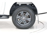 タイヤサイズ(265/65R17)です。