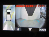 パノラミックビューモニター付きです。車両を上から見たような映像をディスプレイオーディオ画面に表示。運転席からの目視だけでは見にくい、車両周辺の状況をリアルタイムでしっかり確認できます。