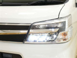 LEDヘッドライトです。デザイン性がよくとても明るいので、夜間の走行や悪天候でも安心です。しかも長寿命!