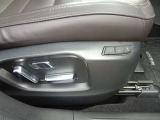 運転席10Wayパワーシート&ドライビングポジションメモリー機能